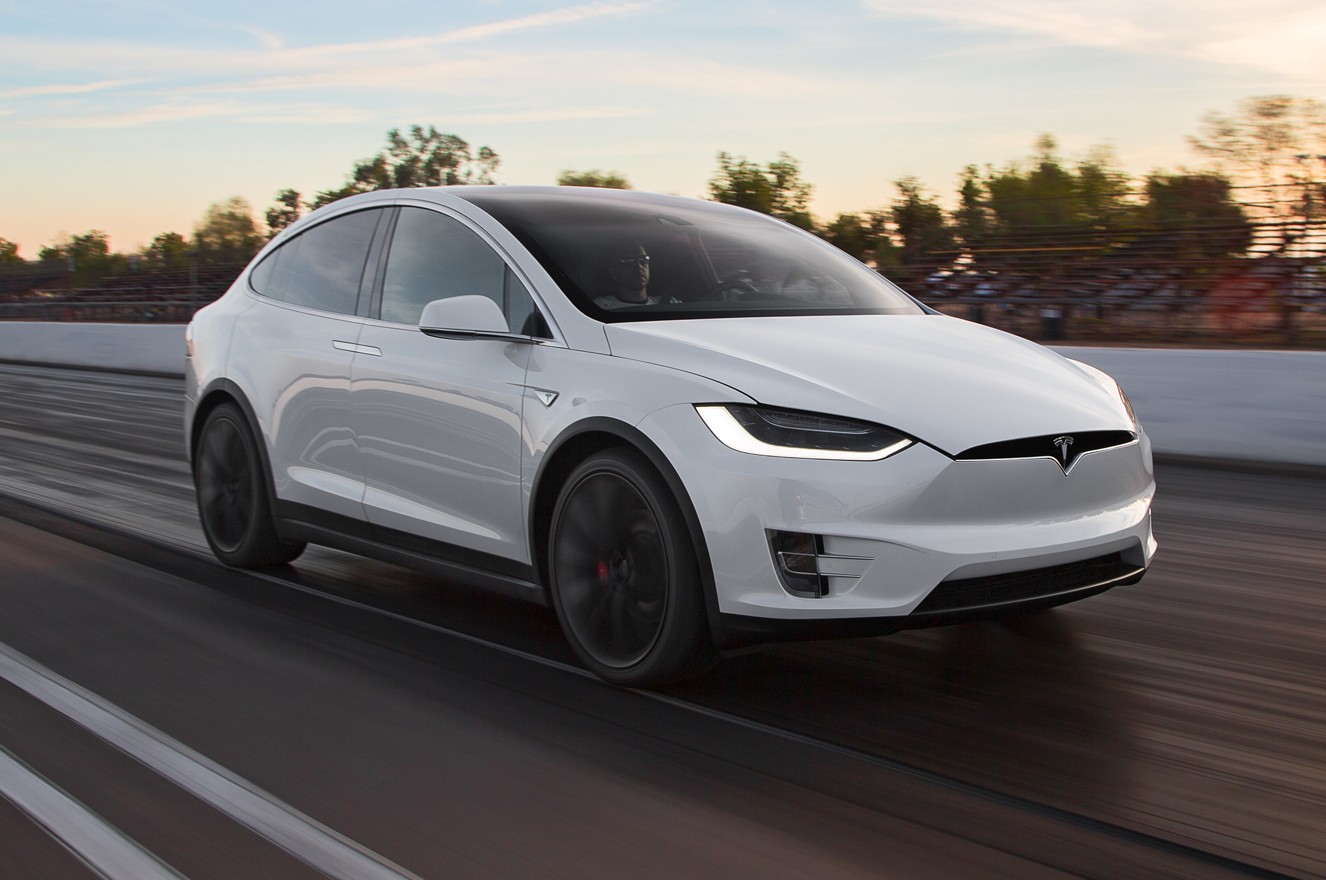 2016-Tesla-Model-X-P90D-front-three-quarter-in-motion-e1459357719515.jpg