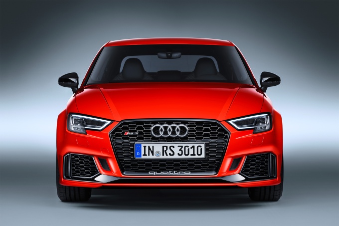 2018-Audi-RS-3-Sedan-front-view