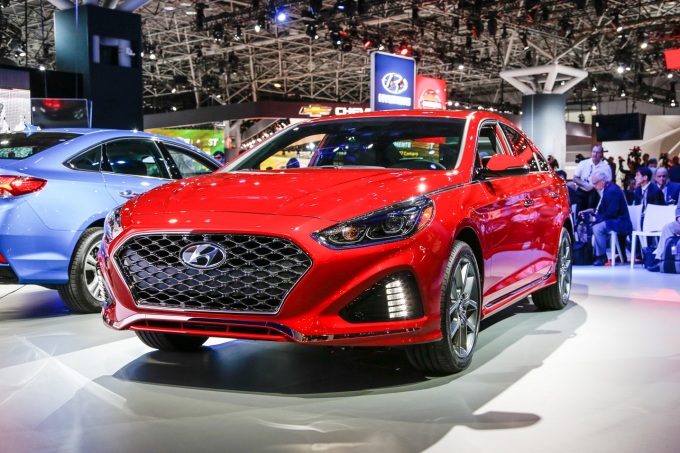 2018-Hyundai-Sonata-front-three-quarter-01-1
