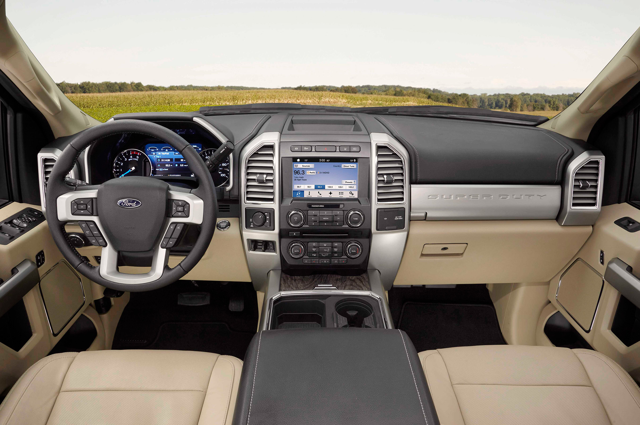 2017-Ford-F-250-Super-Duty-interior.jpg