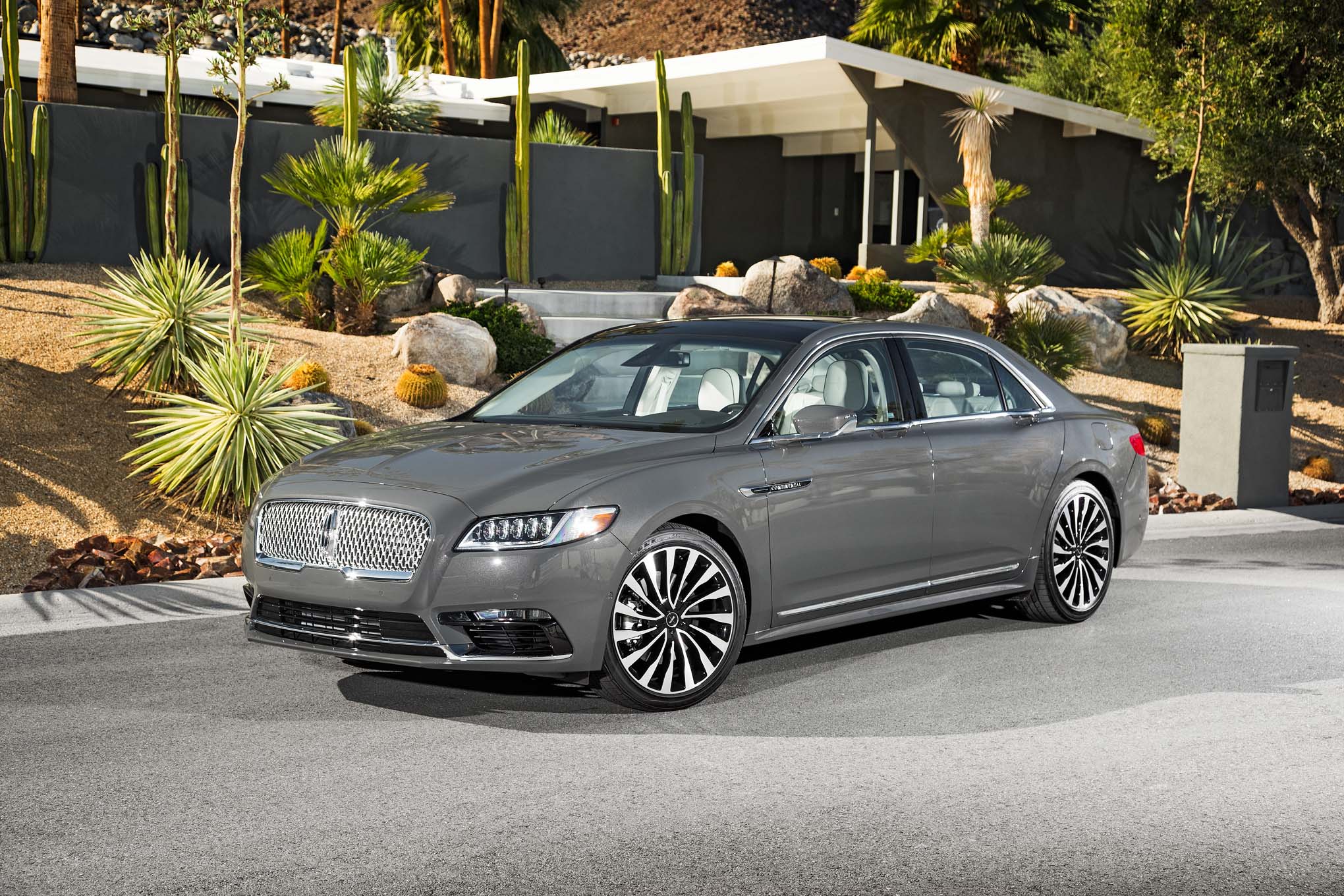 2017-Lincoln-Continental-30T-AWD-front-three-quarters.jpg