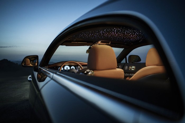 rolls-royce-wraith-luminary-collection-introduced-with-shooting-star-headliner-124579_1